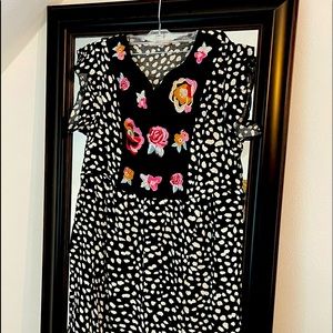 Black and white dress size large new with tags! Fits big!